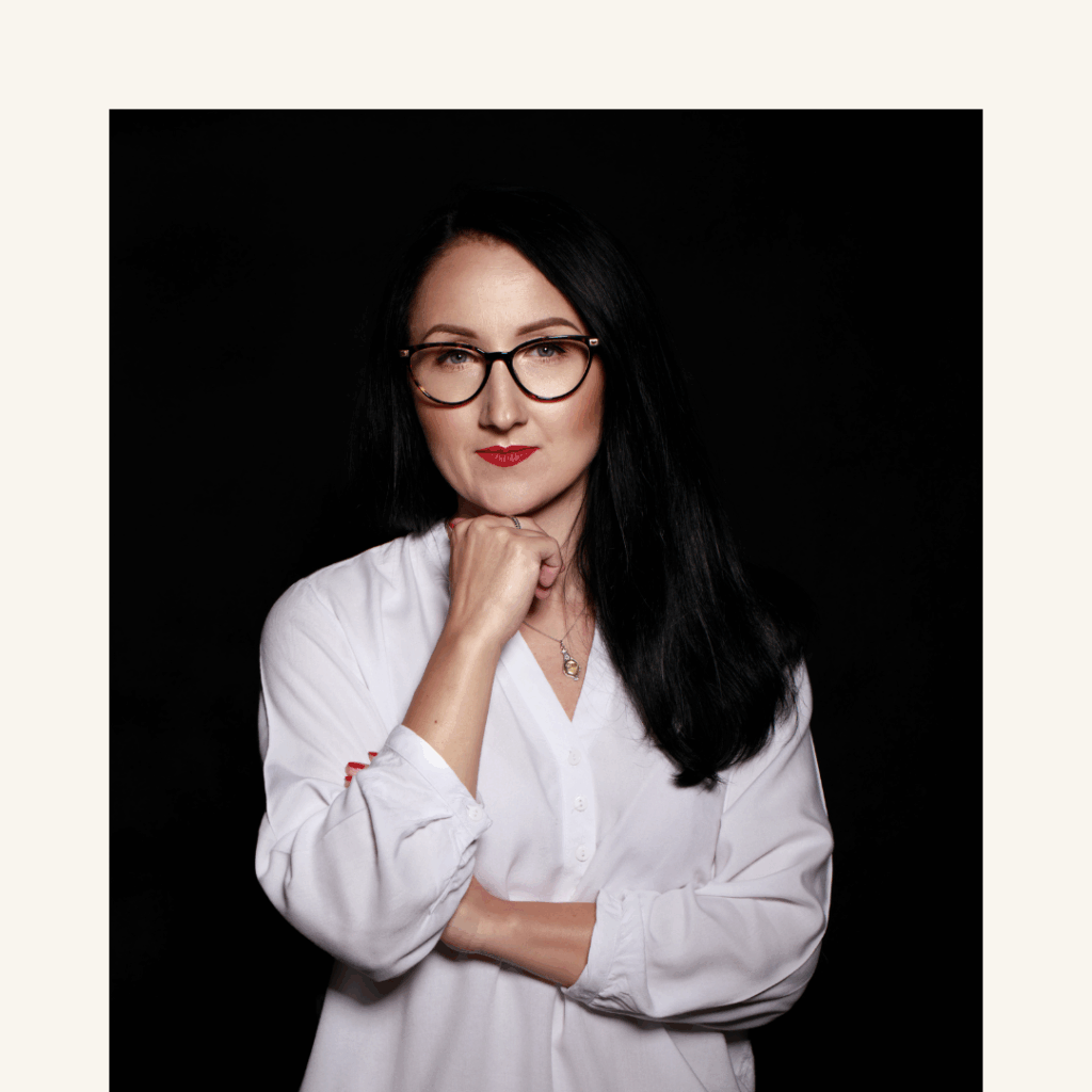 beige weiß modern minimalist laptop mockup webseite produkt launch instagram post(10) beige weiß modern minimalist laptop mockup webseite produkt launch instagram post(10)