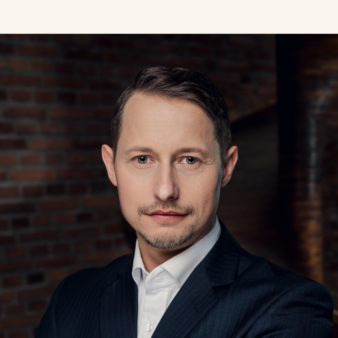 beige weiß modern minimalist laptop mockup webseite produkt launch instagram post(11)