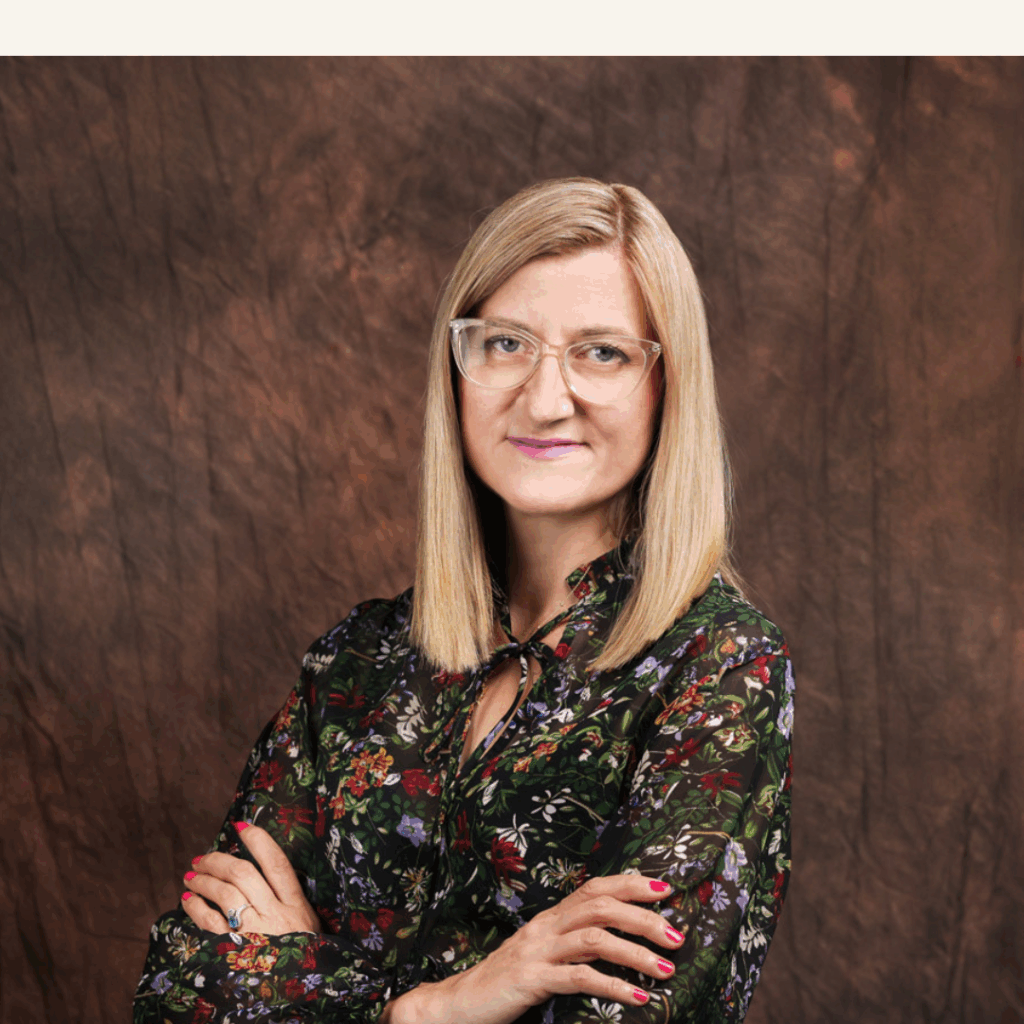 beige weiß modern minimalist laptop mockup webseite produkt launch instagram post(12)