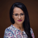 Home beige weiß modern minimalist laptop mockup webseite produkt launch instagram post(19)