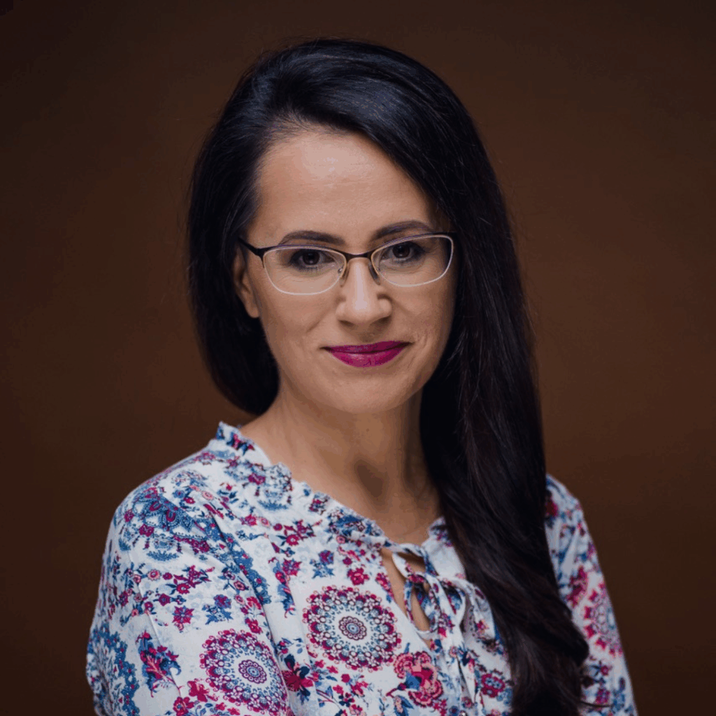 beige weiß modern minimalist laptop mockup webseite produkt launch instagram post(5)