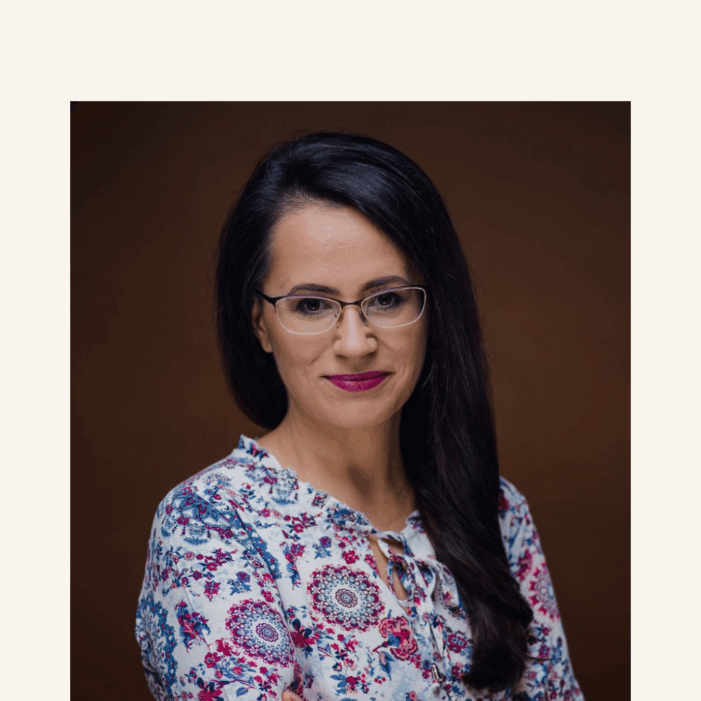 beige weiß modern minimalist laptop mockup webseite produkt launch instagram post(7) beige weiß modern minimalist laptop mockup webseite produkt launch instagram post(7)